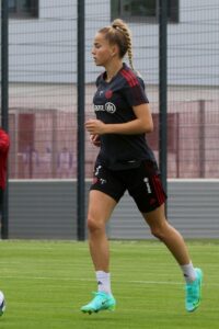 Giulia Gwinn hot soccer