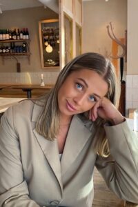 Cornelia Kapocs hot football