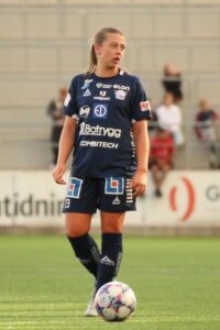 Cornelia Kapocs soccer