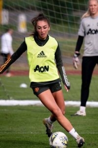 Katie Zelem dribling