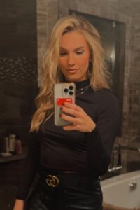 Kelsey Turnbow hot selfie