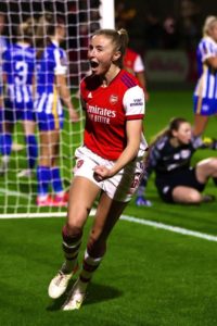 Leah Williamson scores