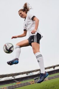 Melanie Leupolz hot football