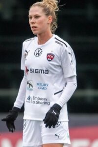 Rebecca Knaak footballer