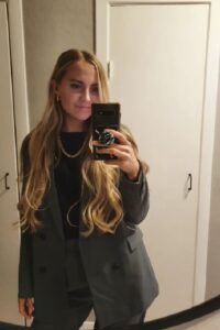 Ria Oling hot selfie