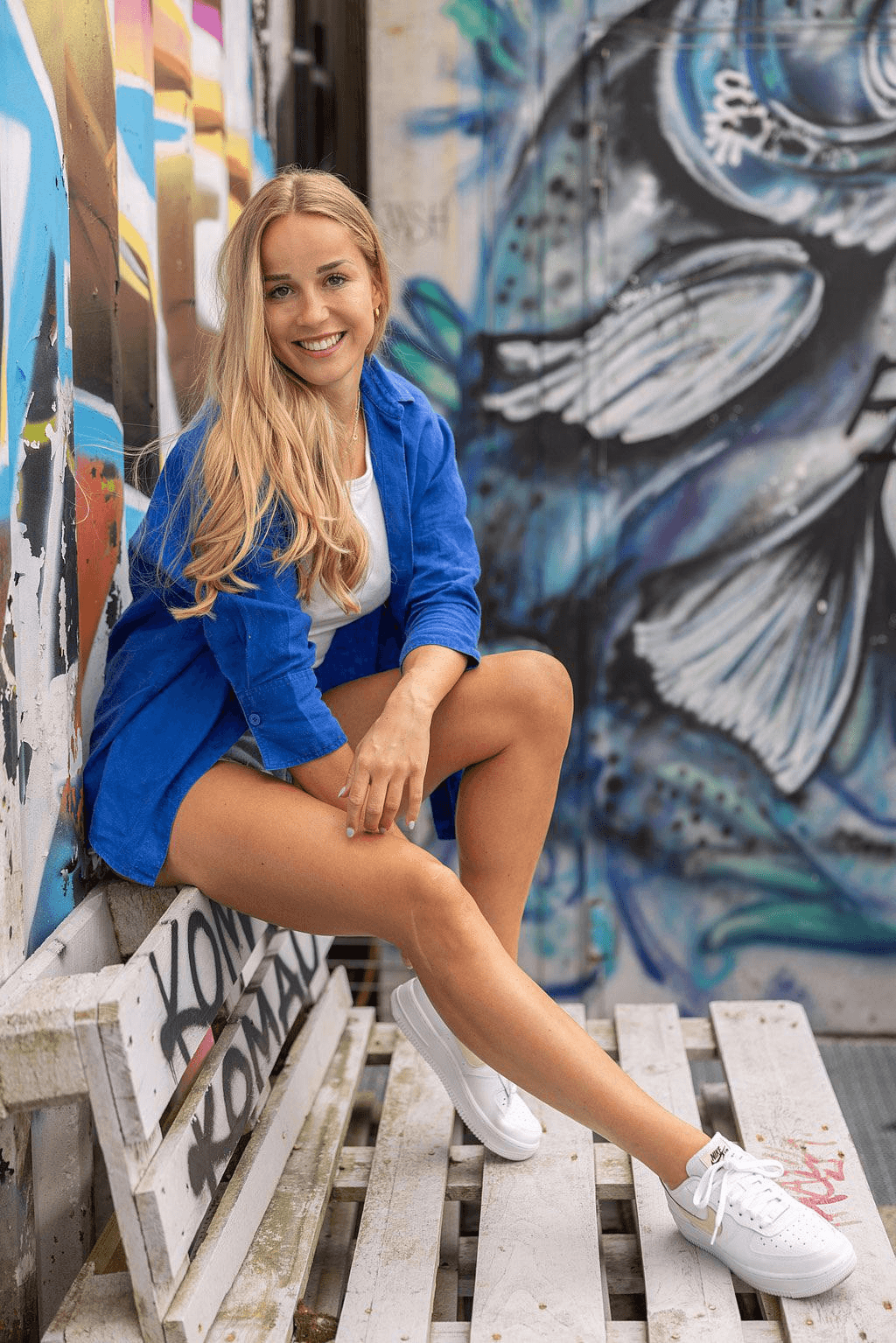 Guilia Gwinn in relax mood