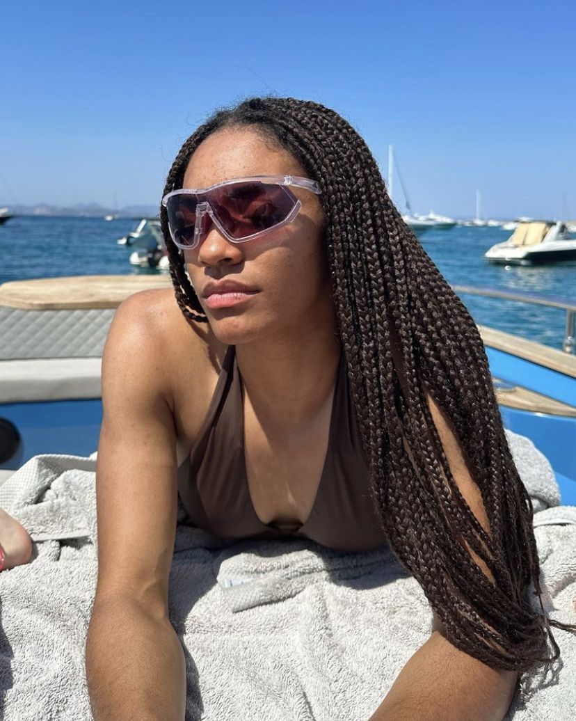 Salma Paralluelo Beach Photos