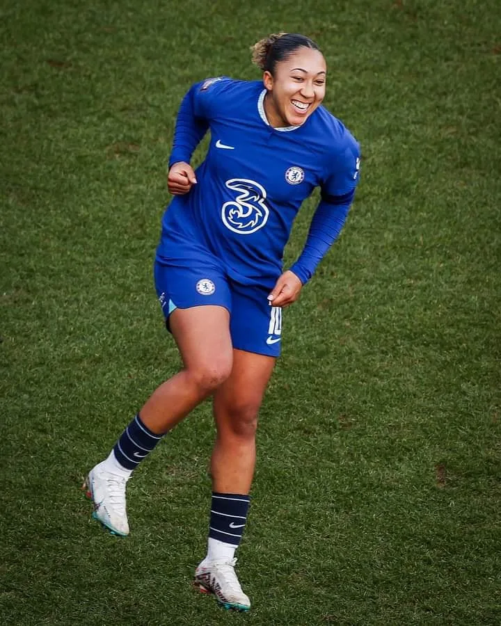 How Much is Lauren James' Salary?