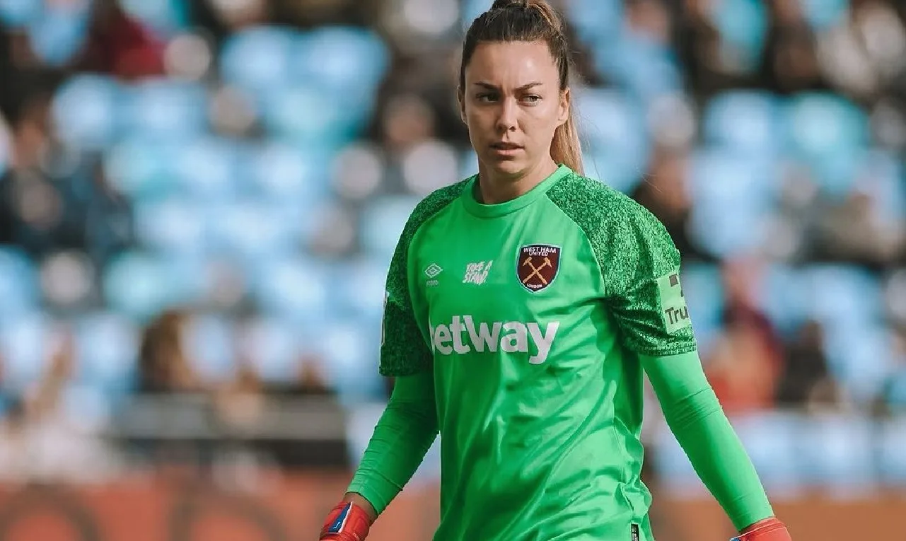 Mackenzie Arnold soccer