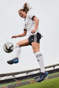 Melanie Leupolz hot football