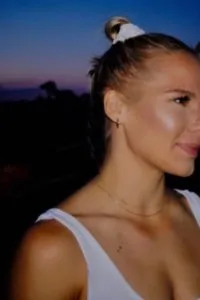 Merritt Mathias face