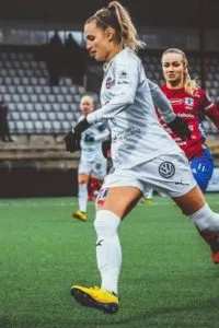 Nathalie Bjorn fot football