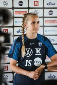 Ria Oling hot football