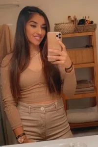 Sakina Karchaoui hot photo