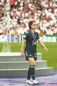 Sara Dabritz football champion