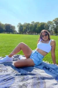 Taylor Hinds hot girl