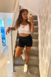 Taylor Hinds hot selfie